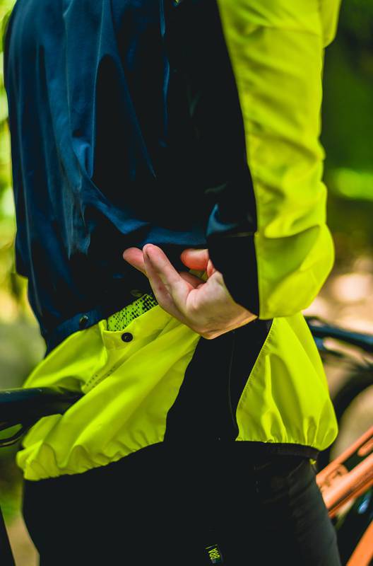 corta-vento-ciclismo-amarelo-neon-free-force-tecido-elastico-abertura-para-os-bolsos