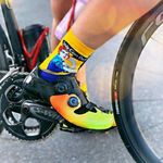 meia-esportiva-ciclismo-corrida-hupi-we-can-do-it-amarelo-azul-cano-medio